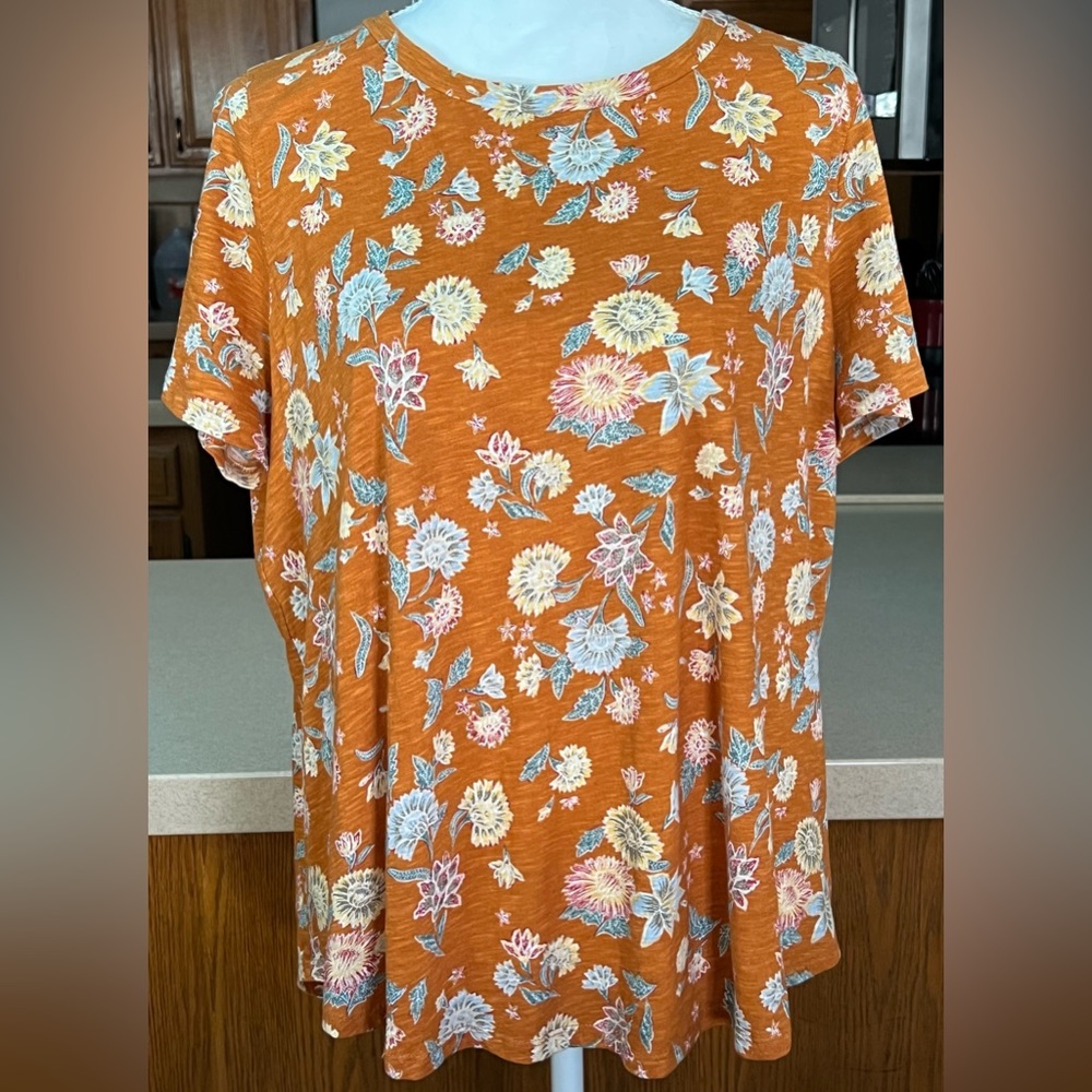Wonderly High Low Top in Rust color with floral